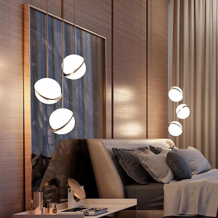 250 mm / Suspension Samira – Globe Acrylique Sculptural et Lumière Homogène