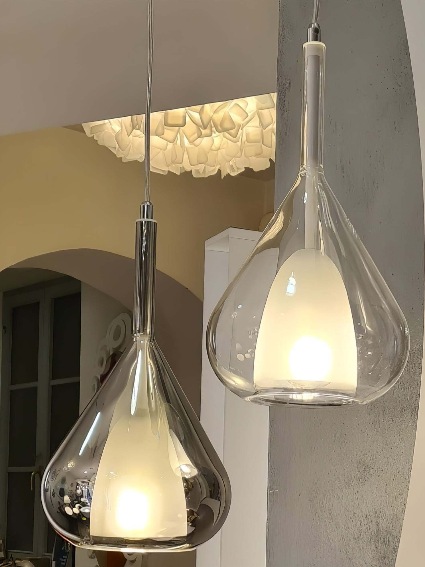 Suspension Goutte Cristalline – Minimalisme Raffiné et Luxe Subtil